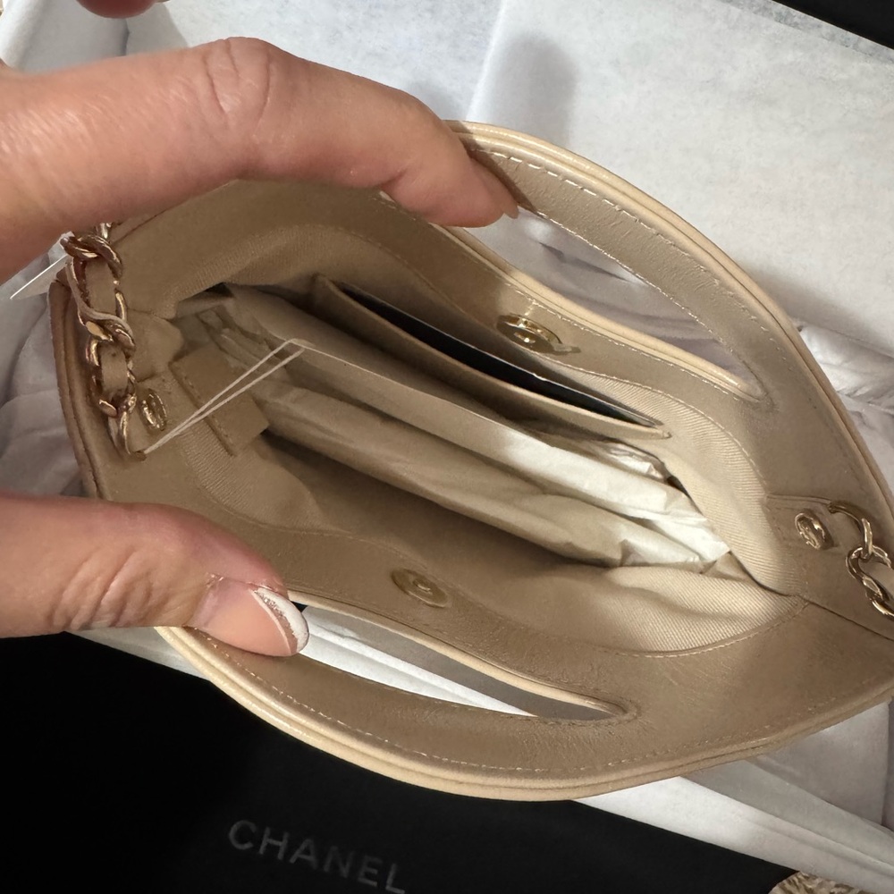 Chanel phone holder - Picture 3 of 5